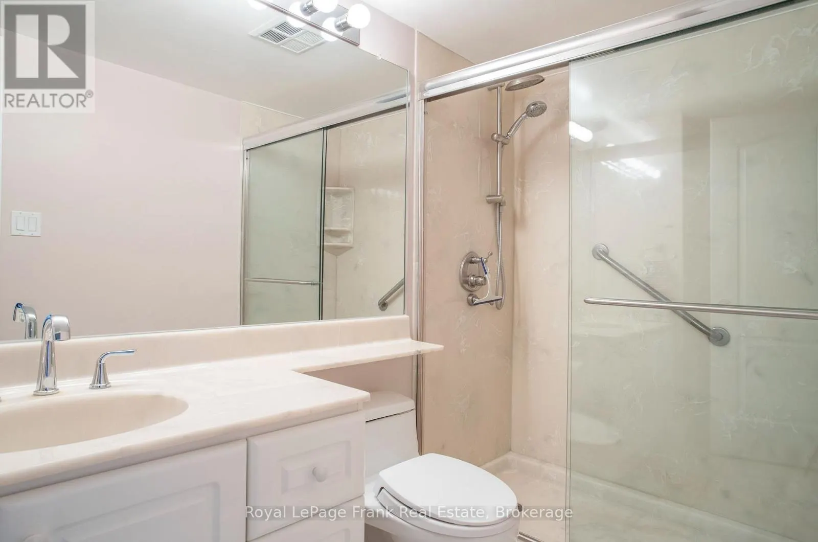 213 - 712 ROSSLAND ROAD E #213