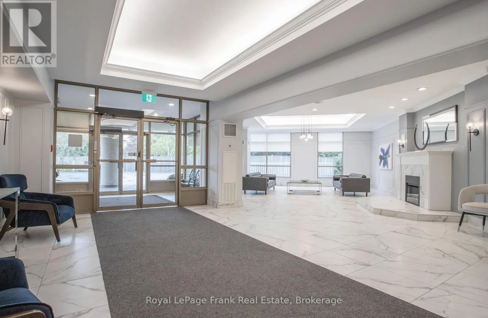 213 - 712 ROSSLAND ROAD E #213