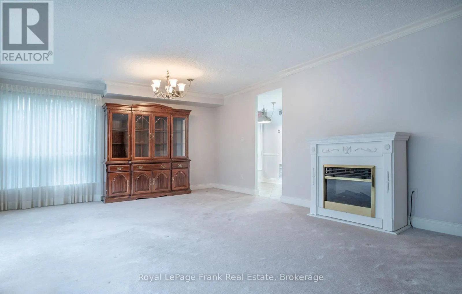 213 - 712 ROSSLAND ROAD E #213