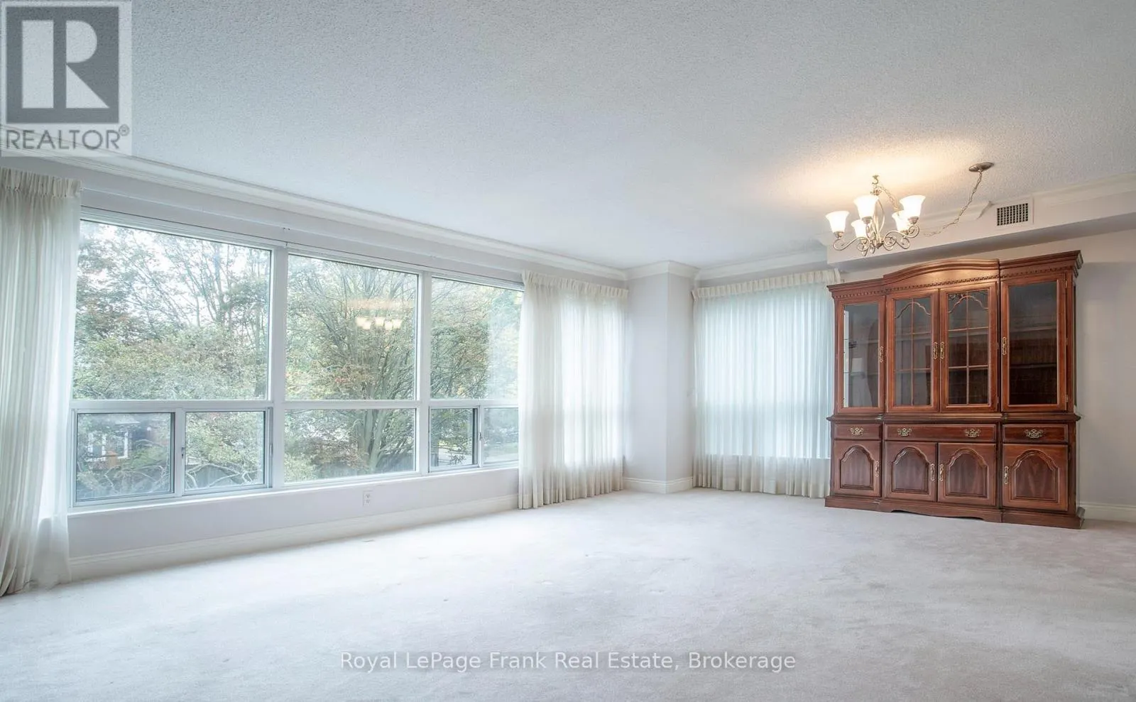 213 - 712 ROSSLAND ROAD E #213