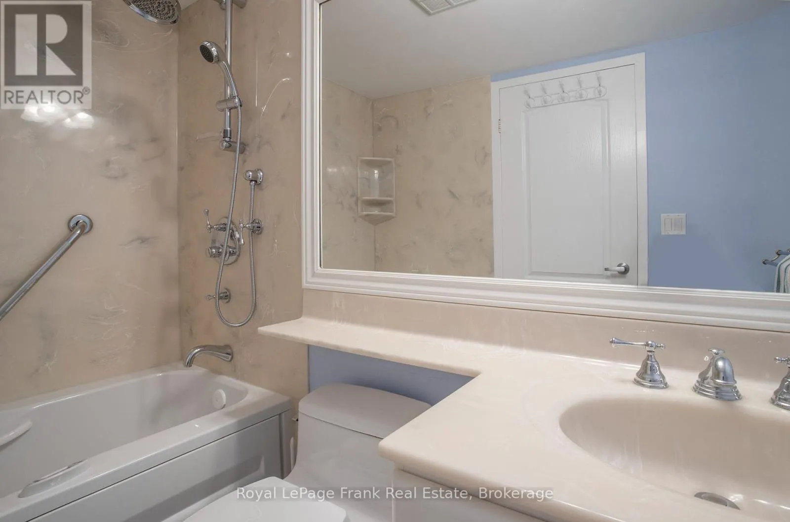 213 - 712 ROSSLAND ROAD E #213