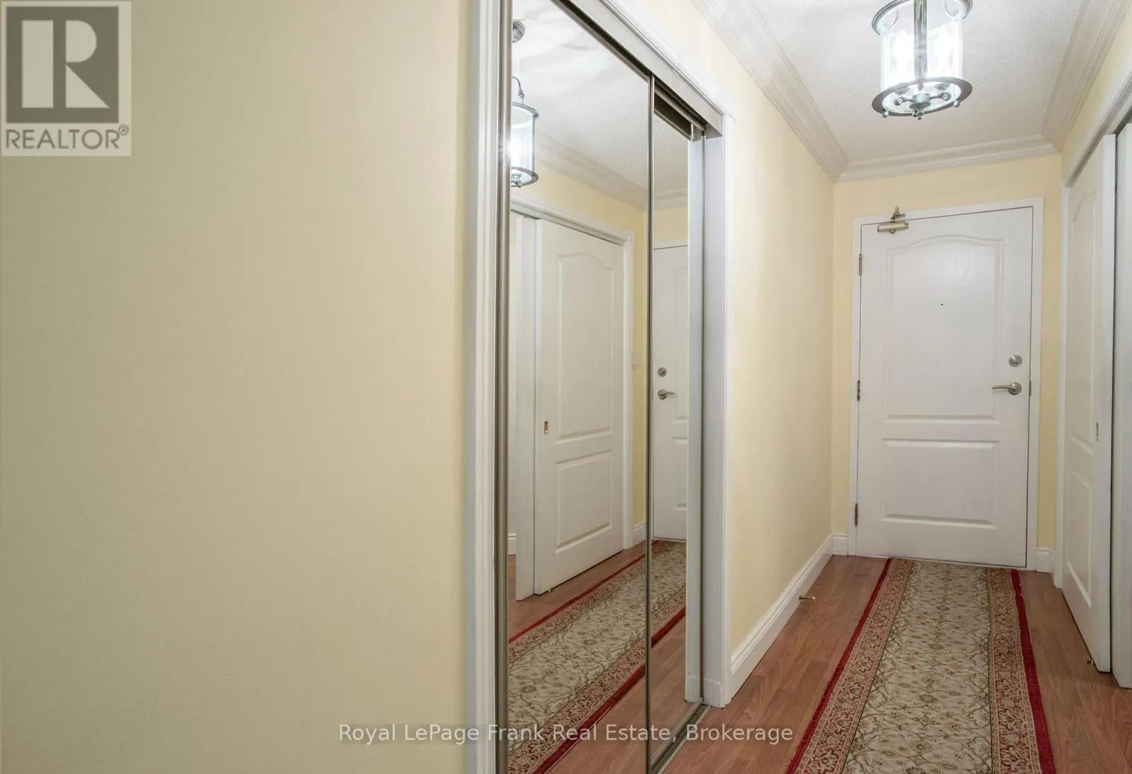 213 - 712 ROSSLAND ROAD E #213