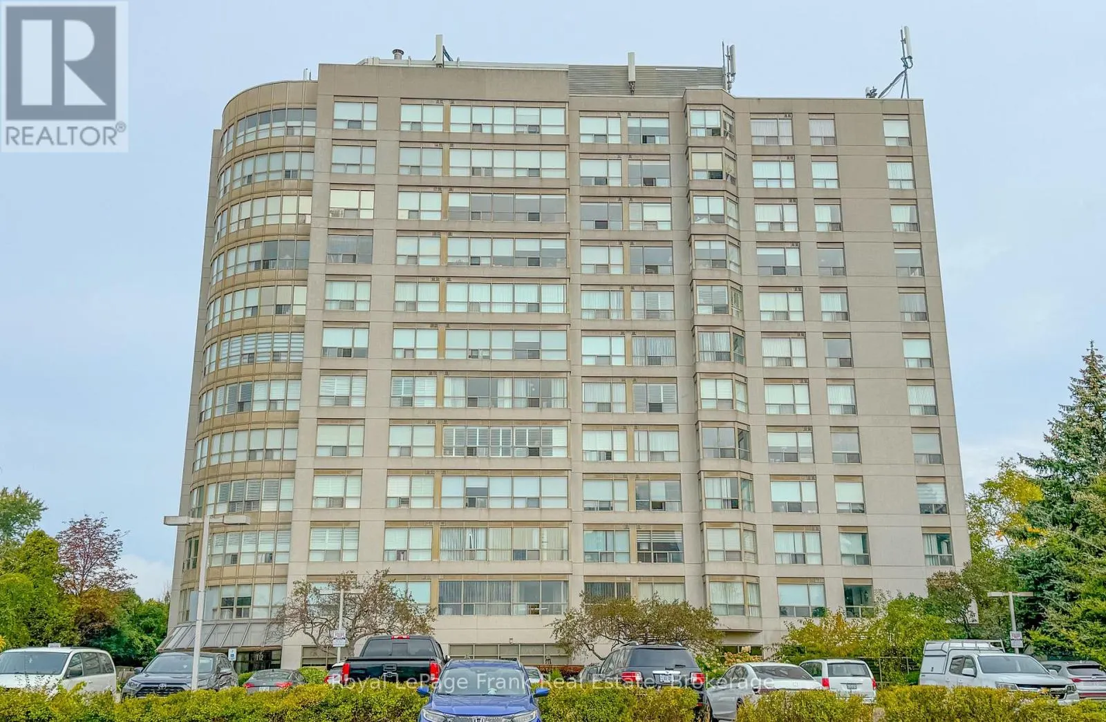 213 - 712 ROSSLAND ROAD E #213