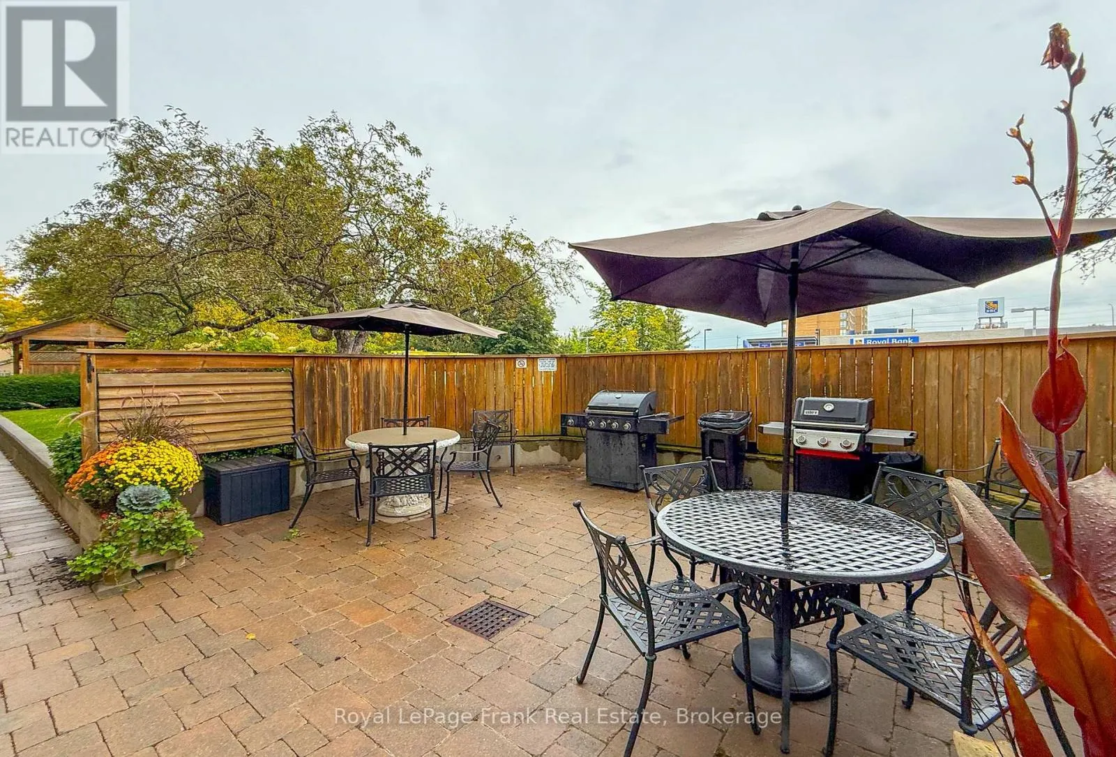 213 - 712 ROSSLAND ROAD E #213
