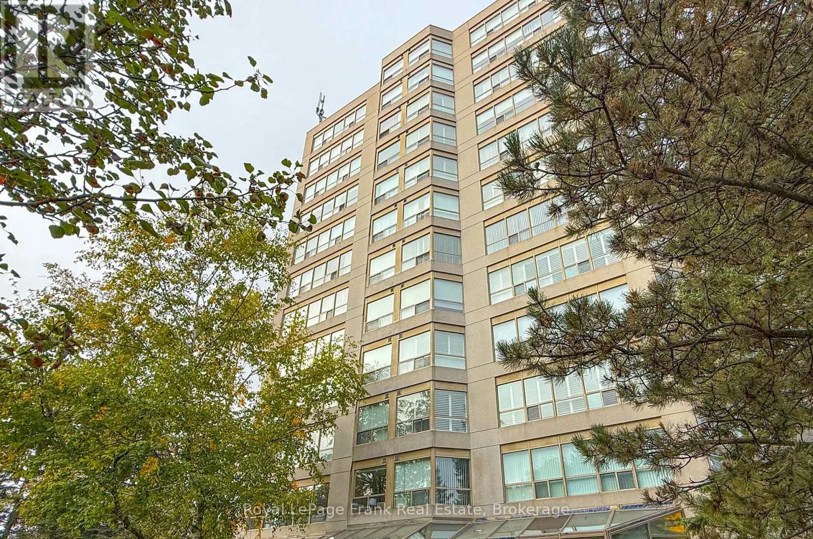 213 - 712 ROSSLAND ROAD E #213