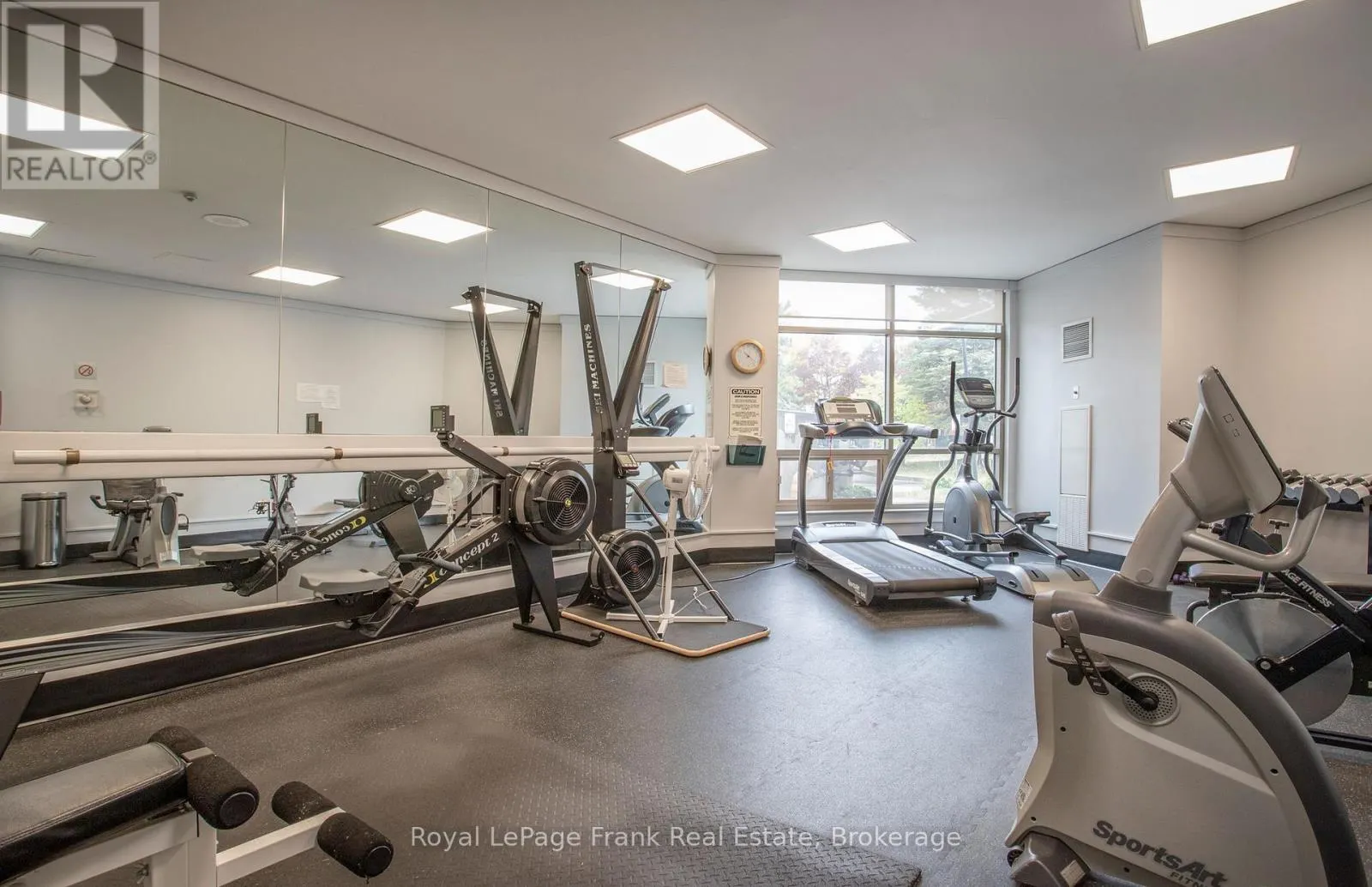 213 - 712 ROSSLAND ROAD E #213