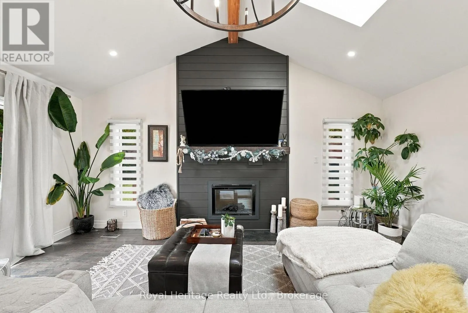 618 SUNSET BOULEVARD