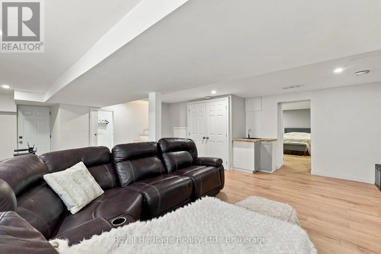 618 SUNSET BOULEVARD