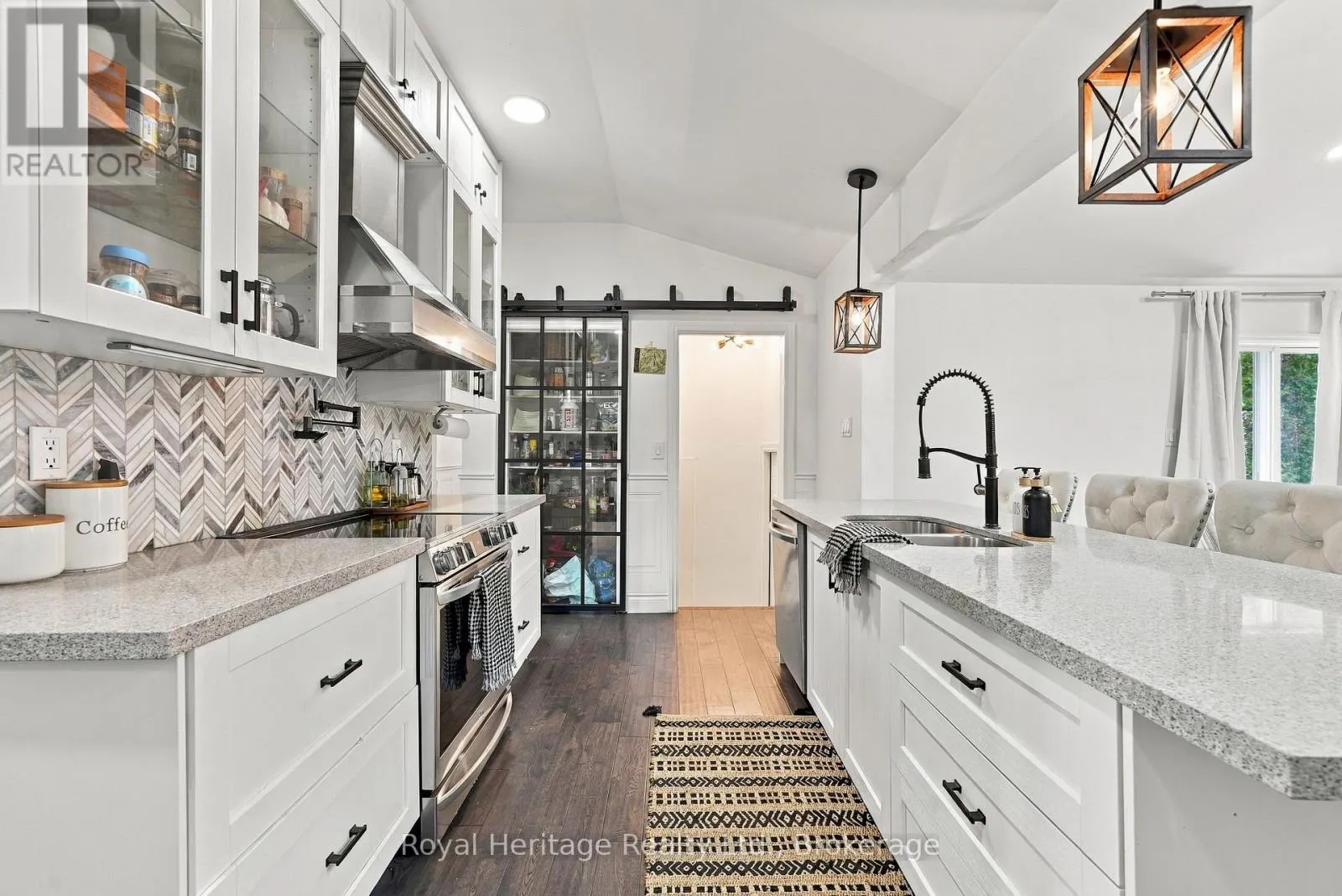 618 SUNSET BOULEVARD