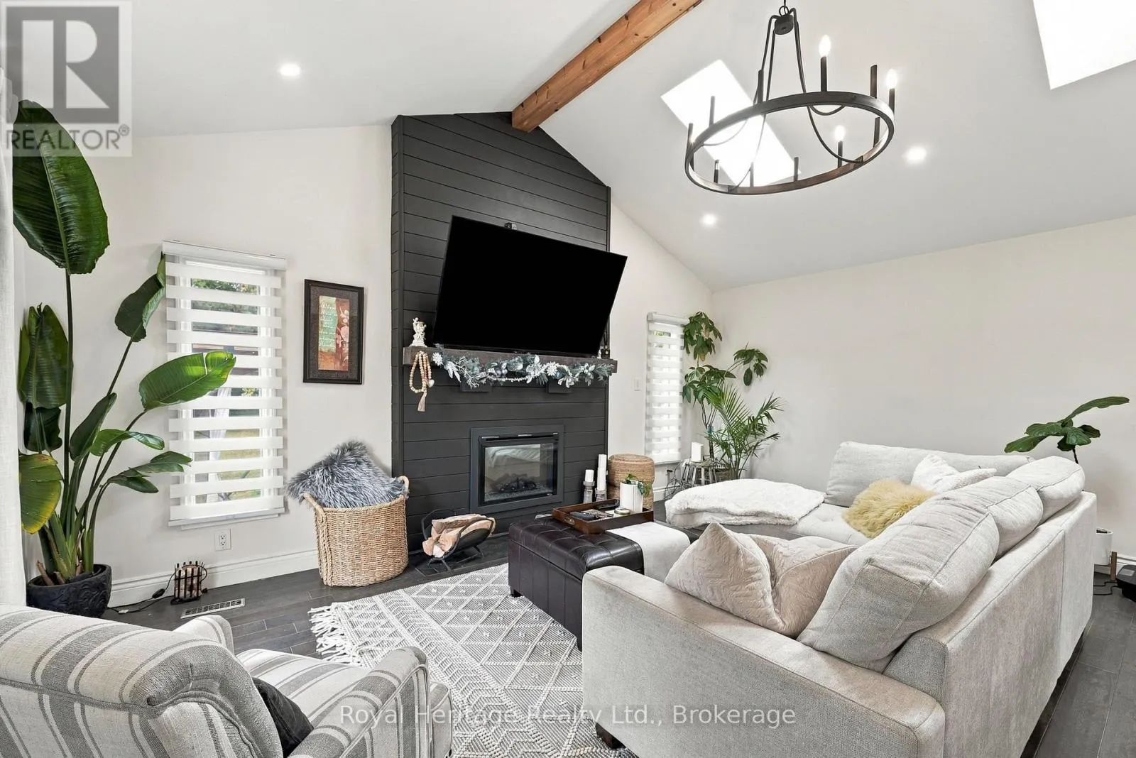 618 SUNSET BOULEVARD