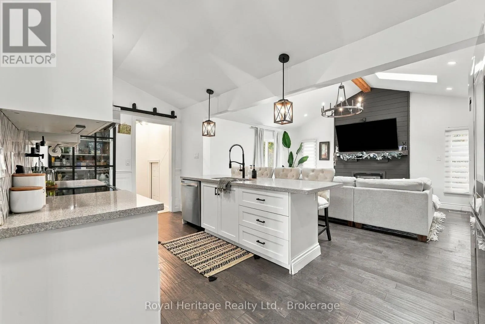 618 SUNSET BOULEVARD