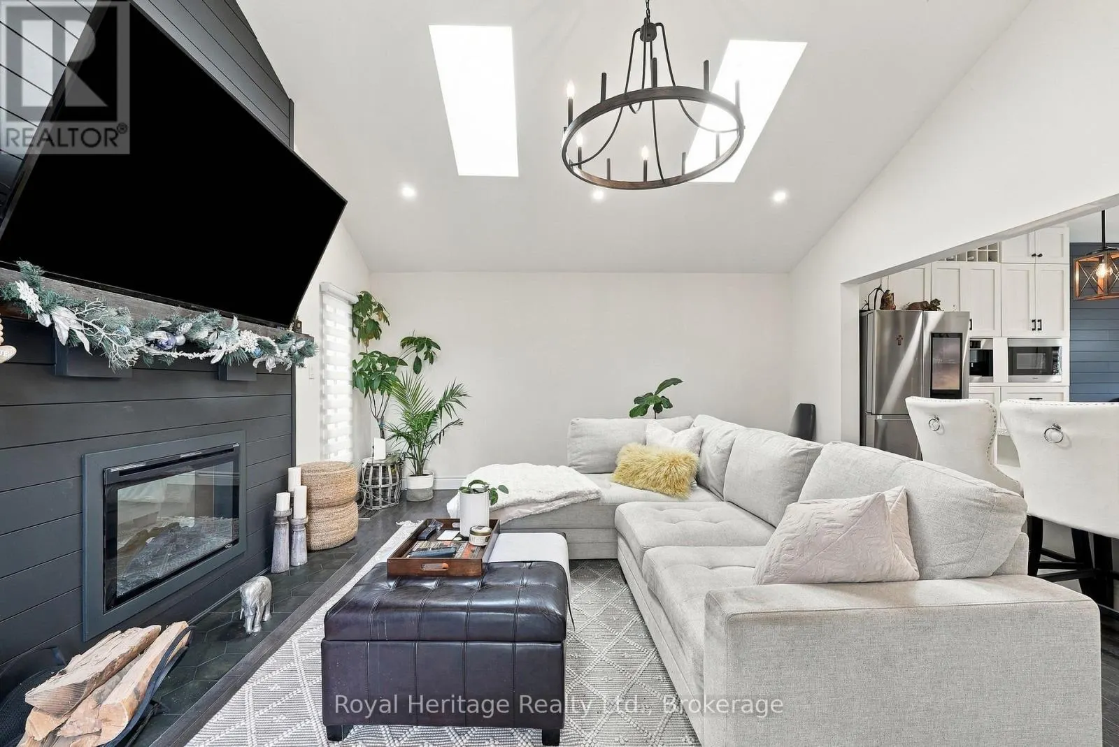 618 SUNSET BOULEVARD