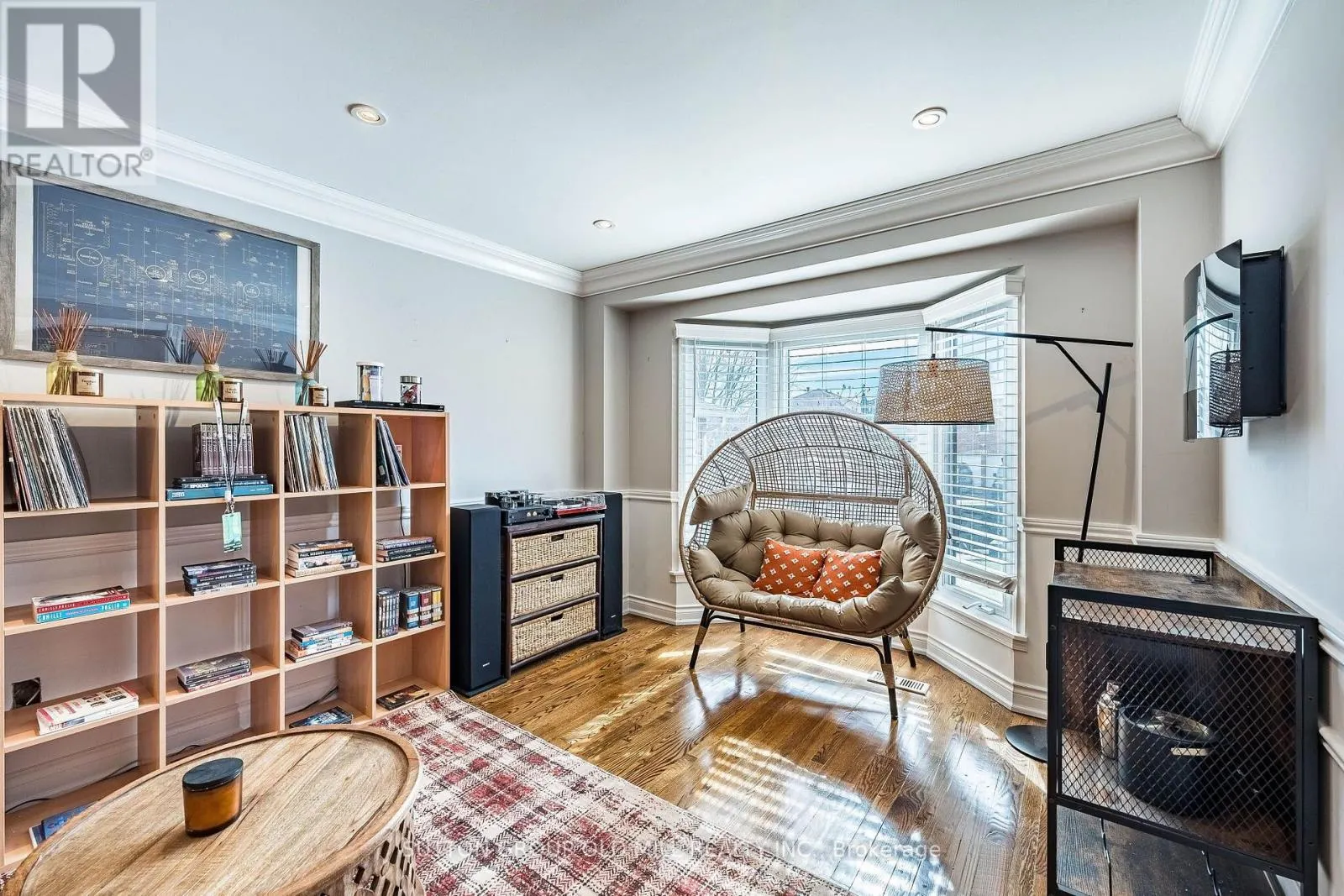 501 SUNDOWN CRESCENT