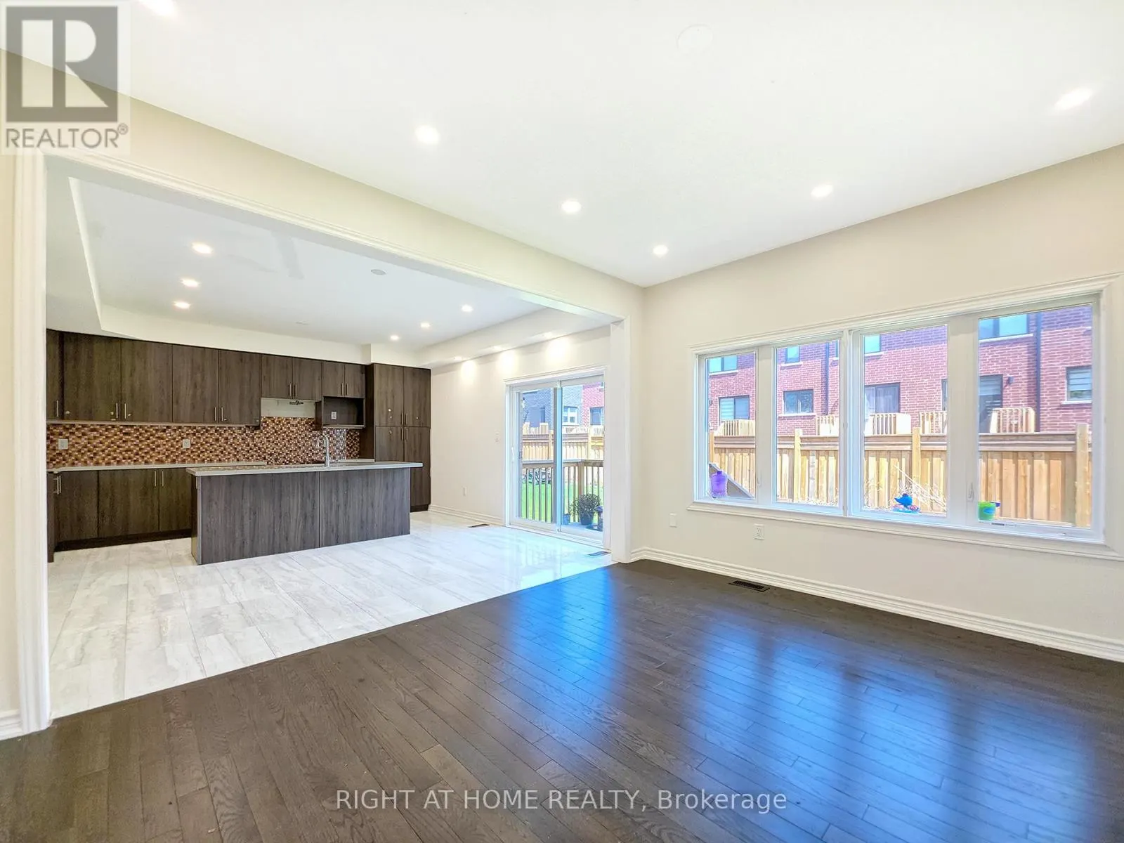 219 FLEETWOOD DRIVE