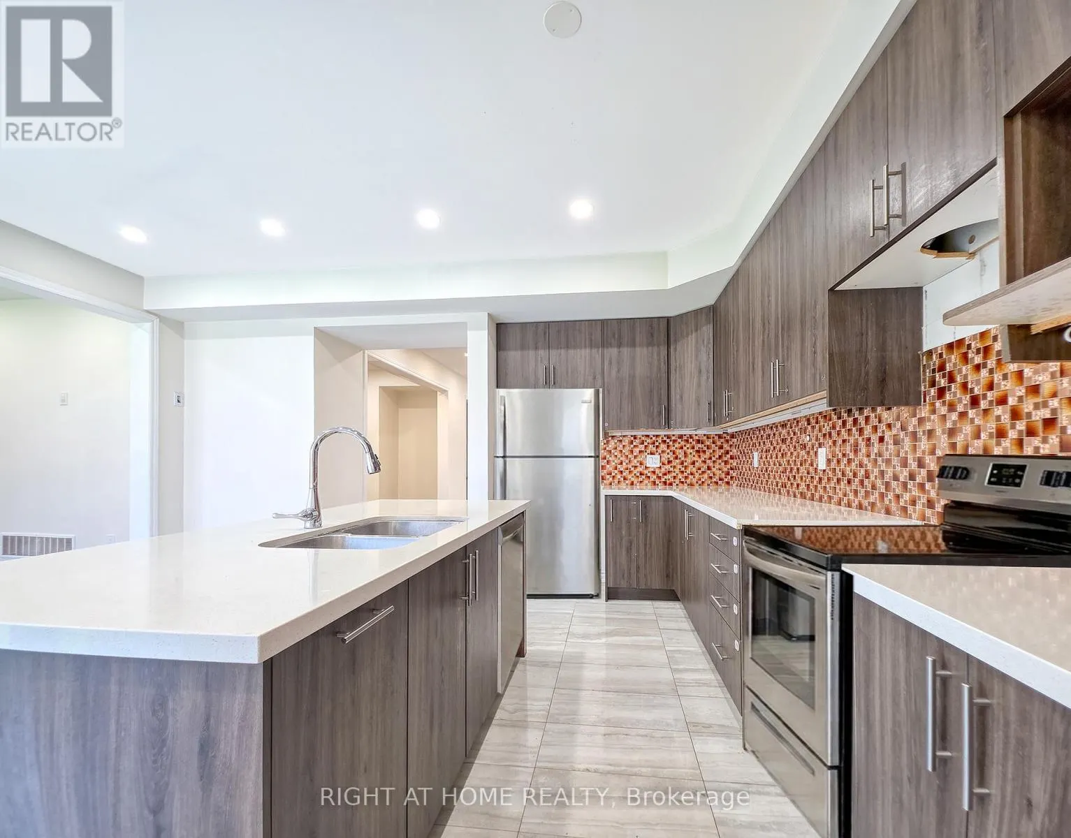 219 FLEETWOOD DRIVE