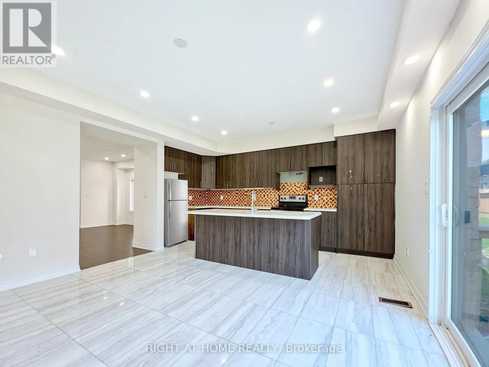219 FLEETWOOD DRIVE