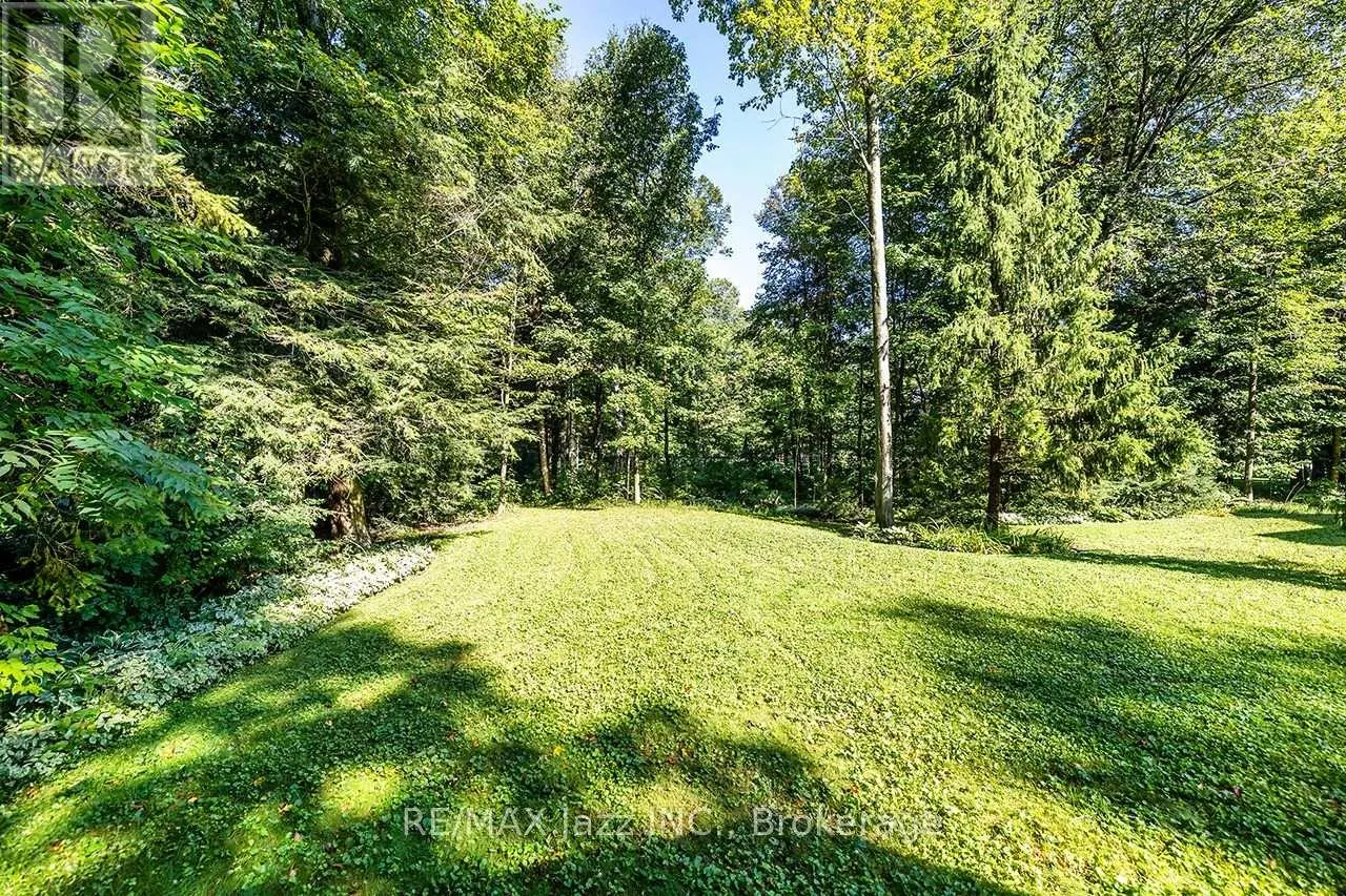 20 TIMBERLANE COURT
