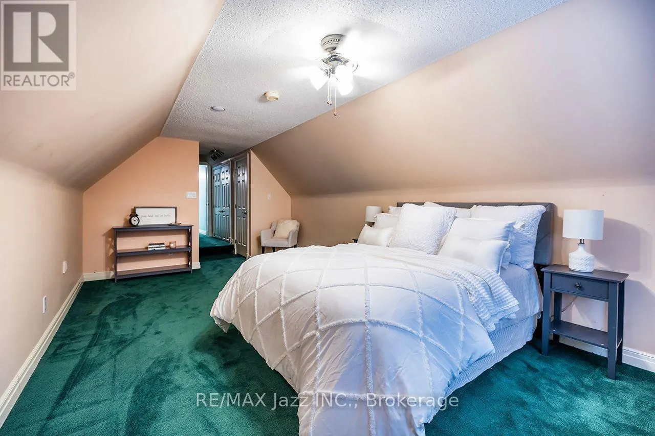 20 TIMBERLANE COURT