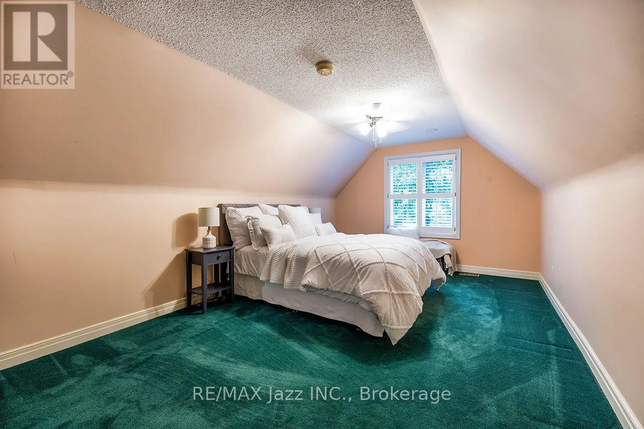 20 TIMBERLANE COURT