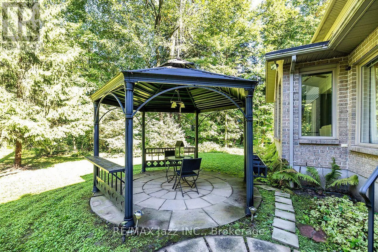 20 TIMBERLANE COURT