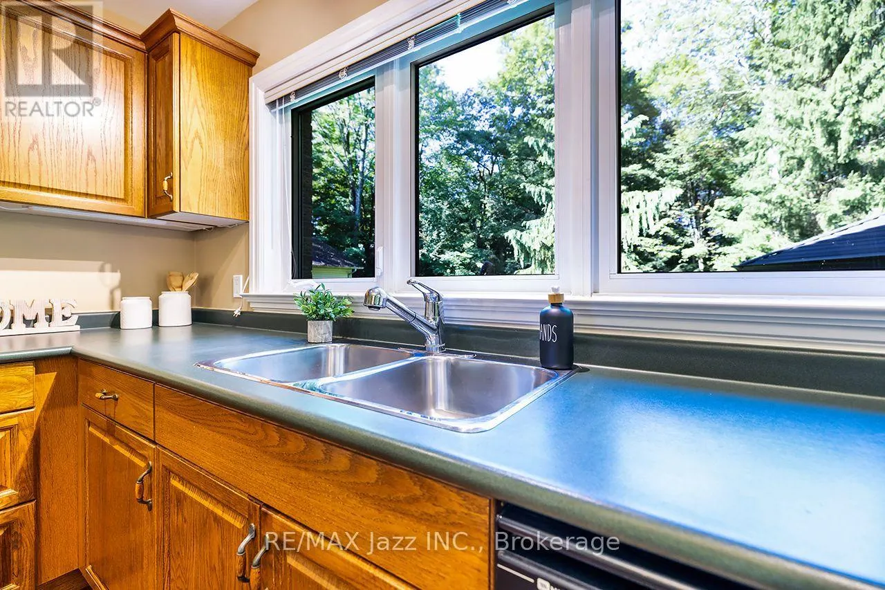20 TIMBERLANE COURT