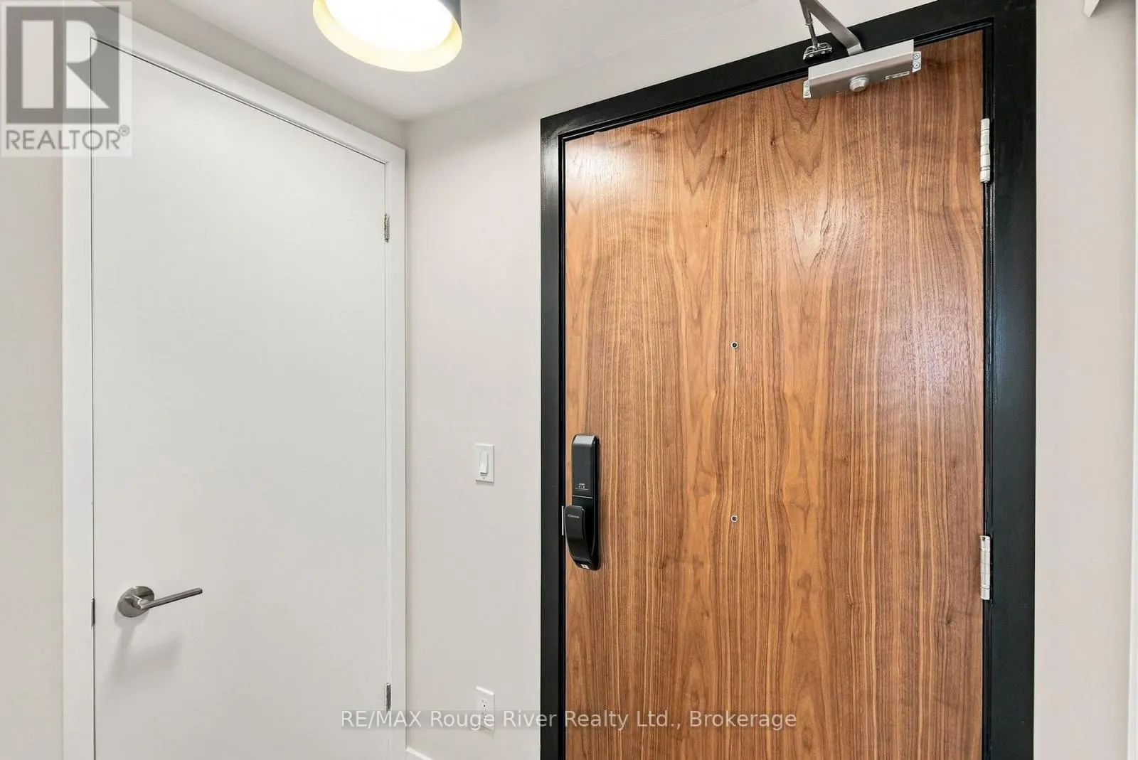 217 - 201 BROCK STREET S #217