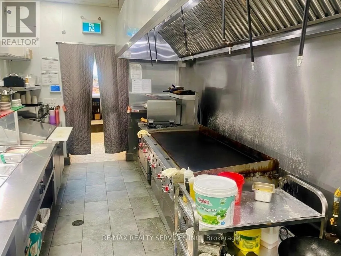 17 - 1414 KING STREET E