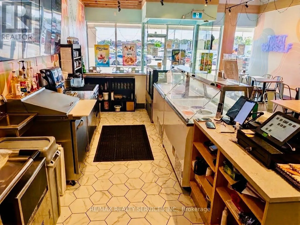 17 - 1414 KING STREET E