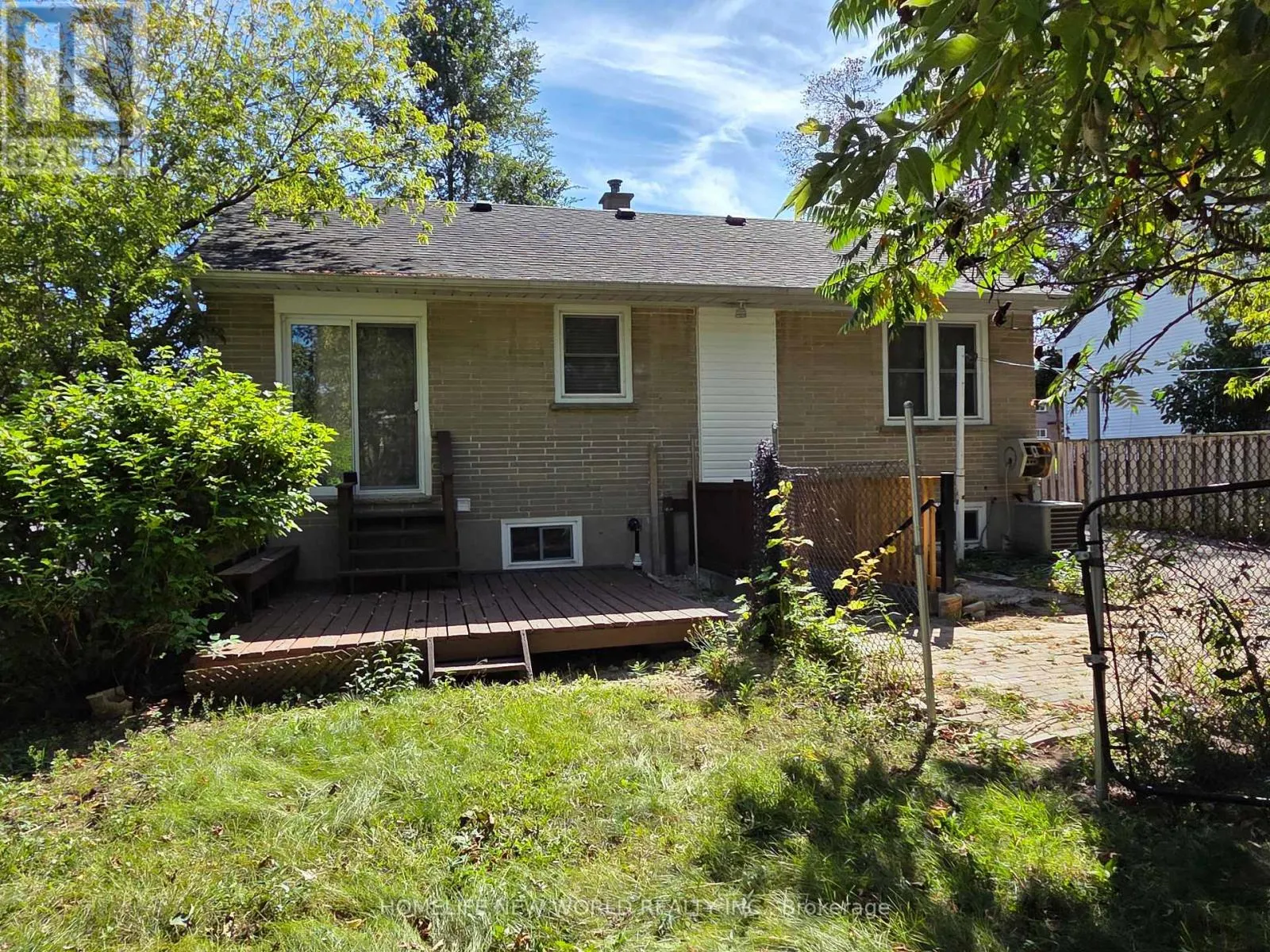 544 MARY STREET E