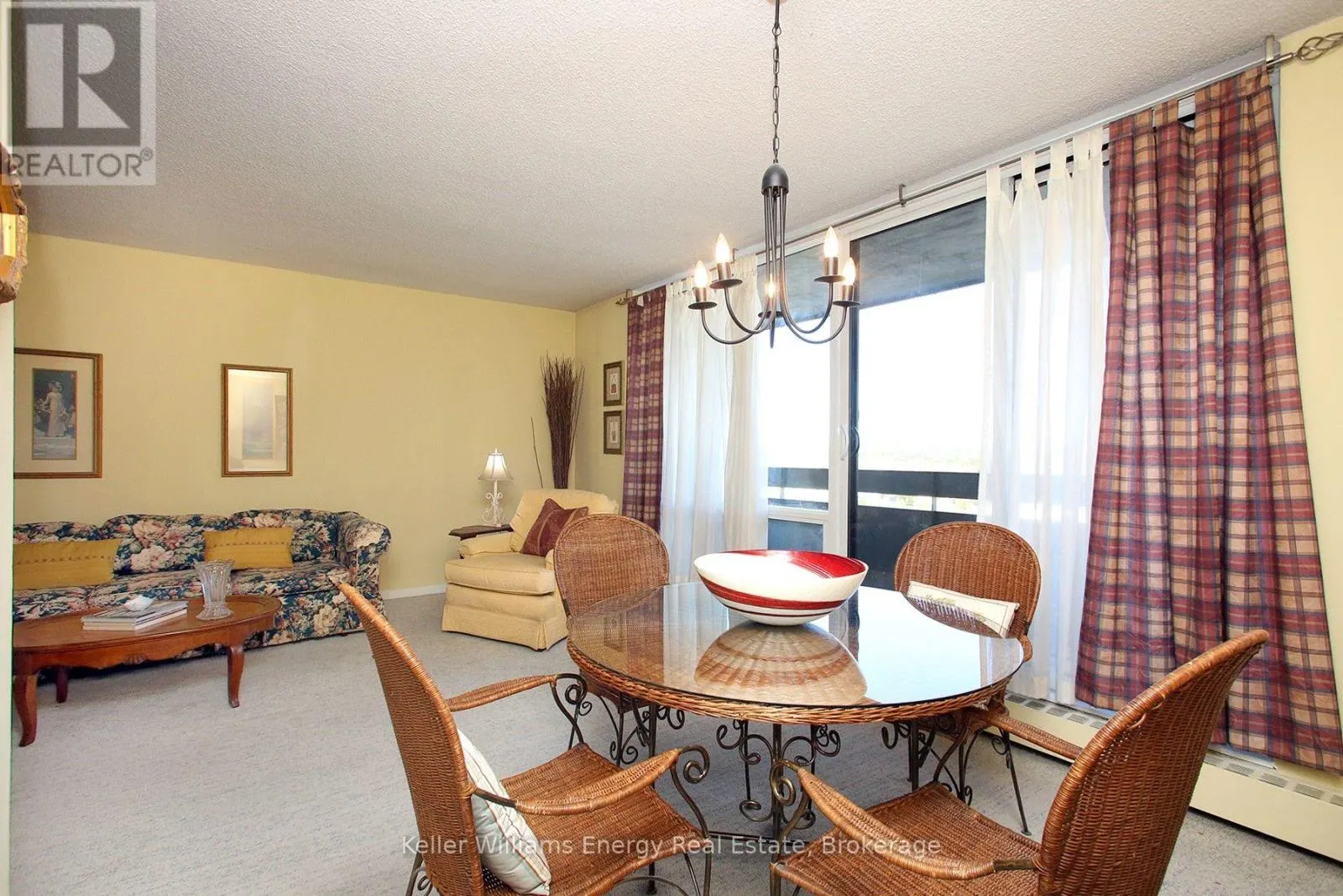 1209 - 1210 RADOM STREET #1209