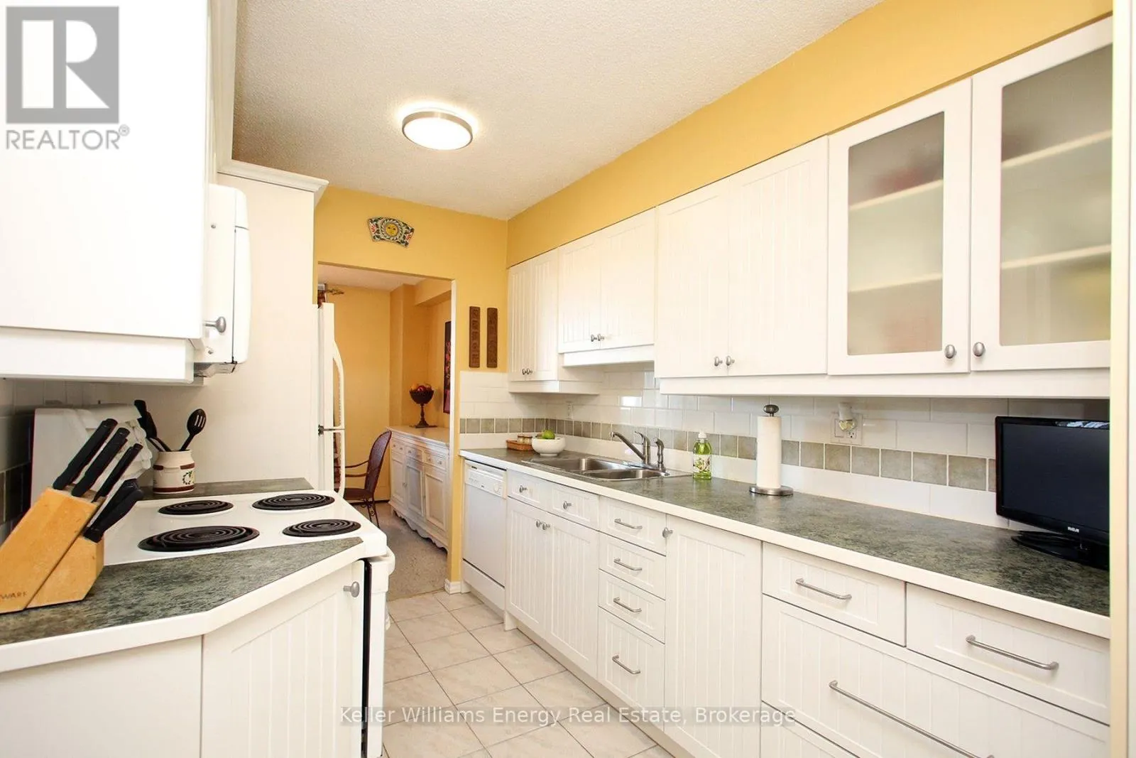 1209 - 1210 RADOM STREET #1209