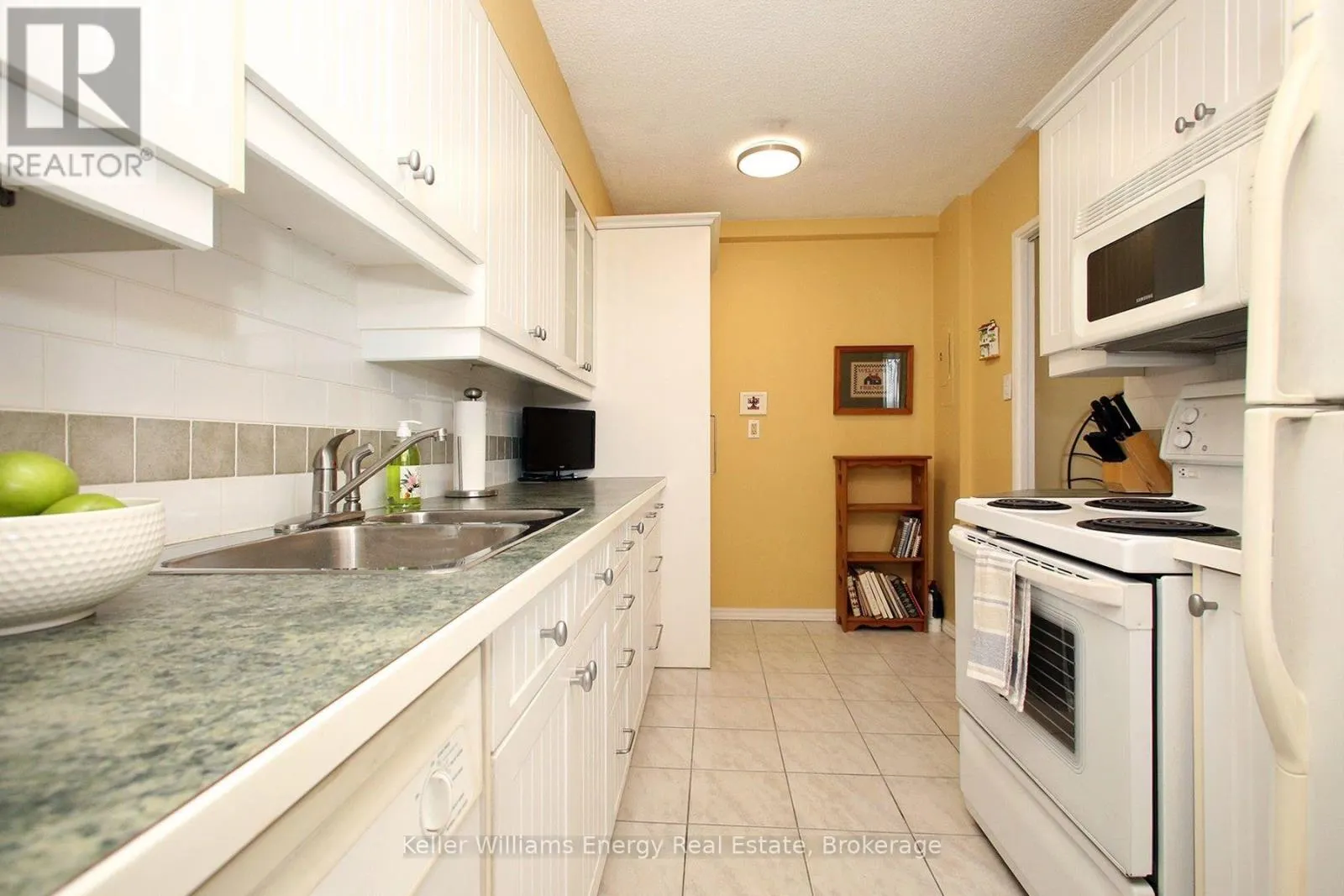 1209 - 1210 RADOM STREET #1209