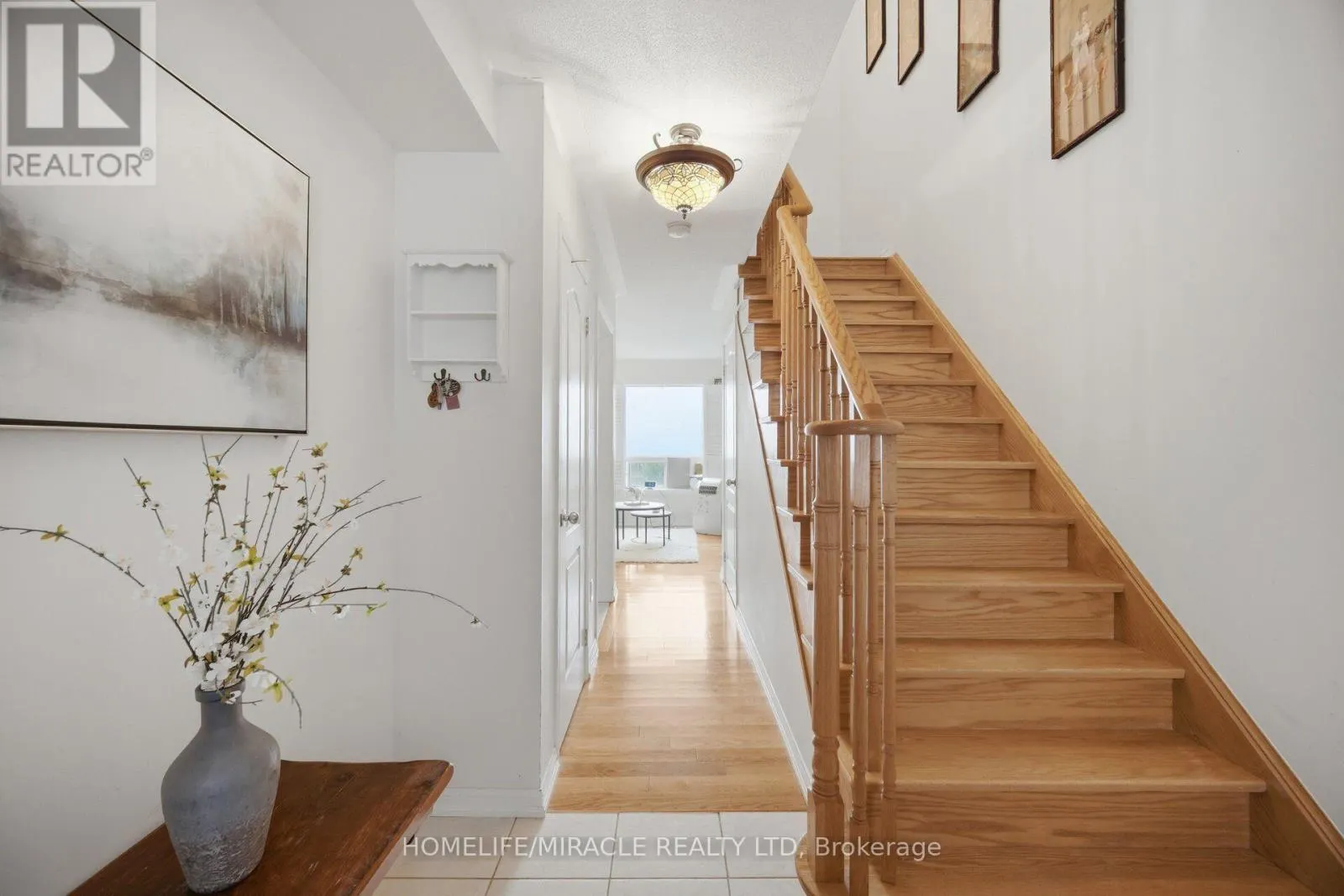 6 BARKDALE WAY