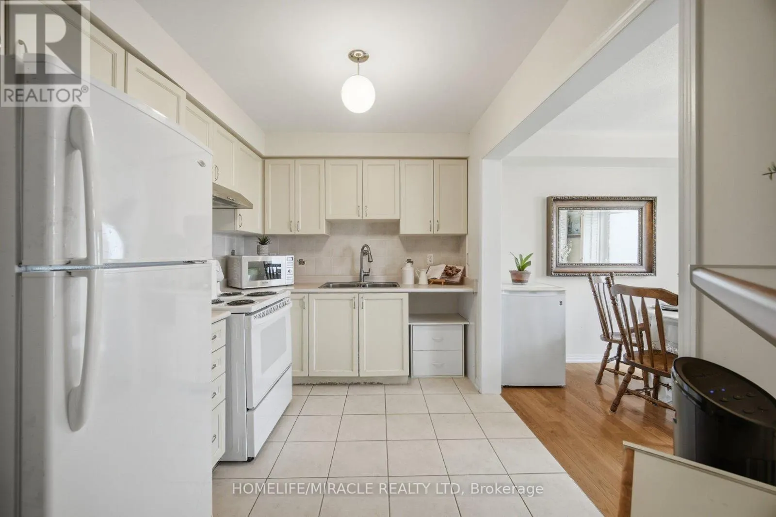 6 BARKDALE WAY