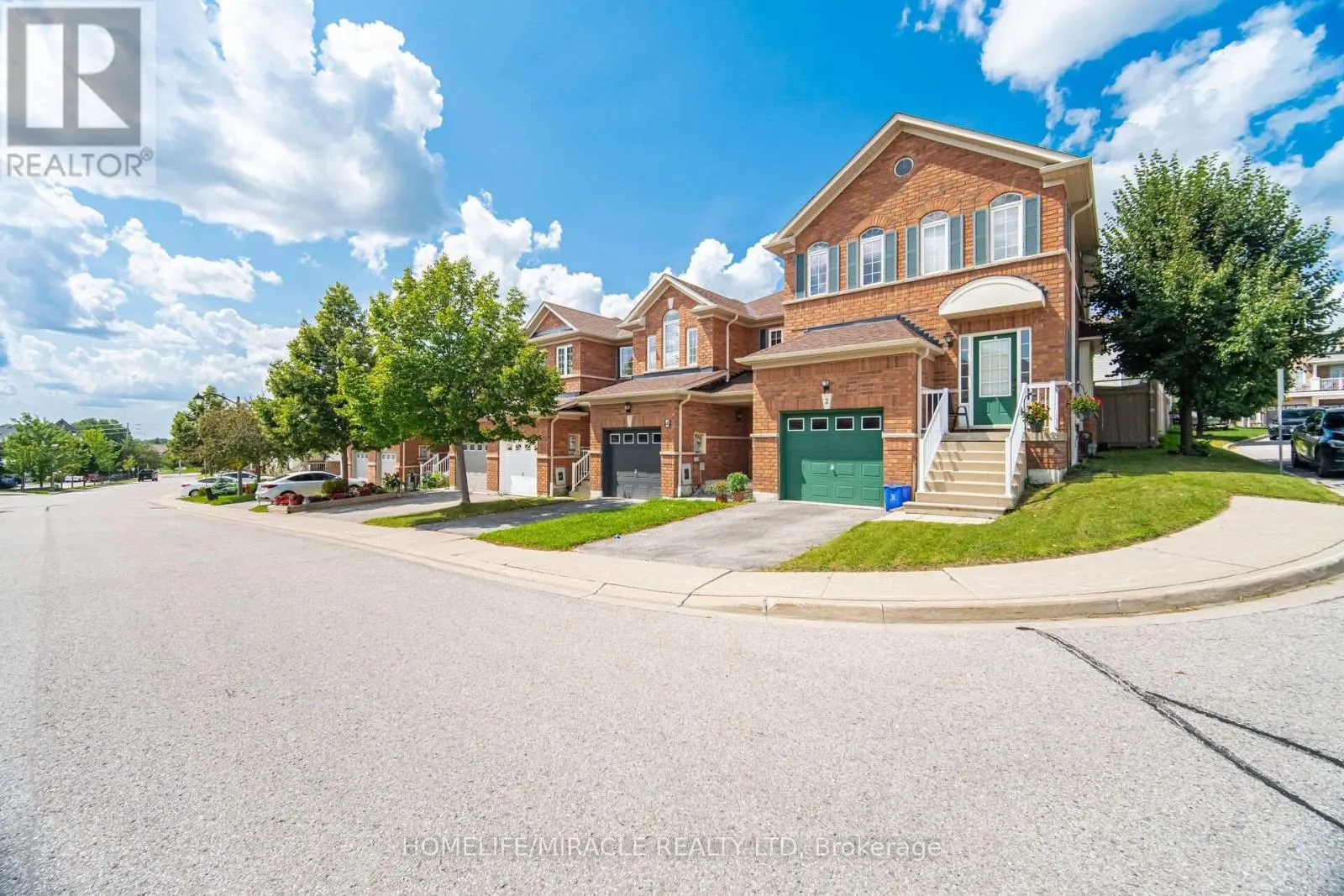 6 BARKDALE WAY