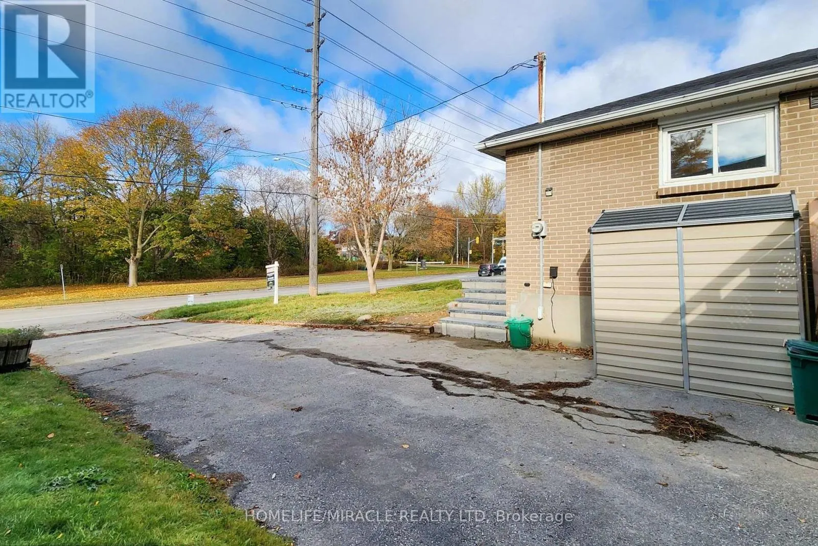 MAIN FLOOR - 253 WILSON ROAD N