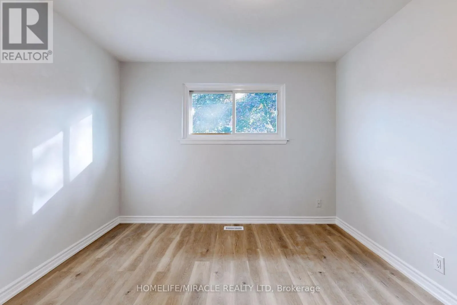 MAIN FLOOR - 253 WILSON ROAD N