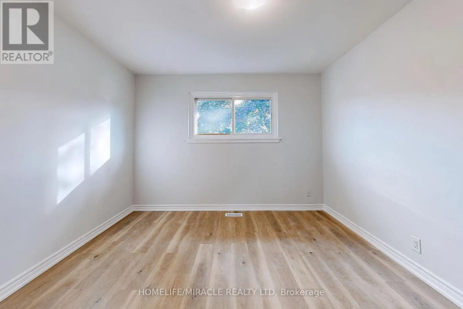 MAIN FLOOR - 253 WILSON ROAD N