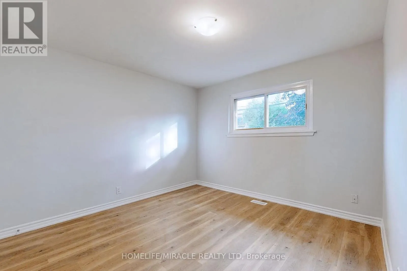 MAIN FLOOR - 253 WILSON ROAD N