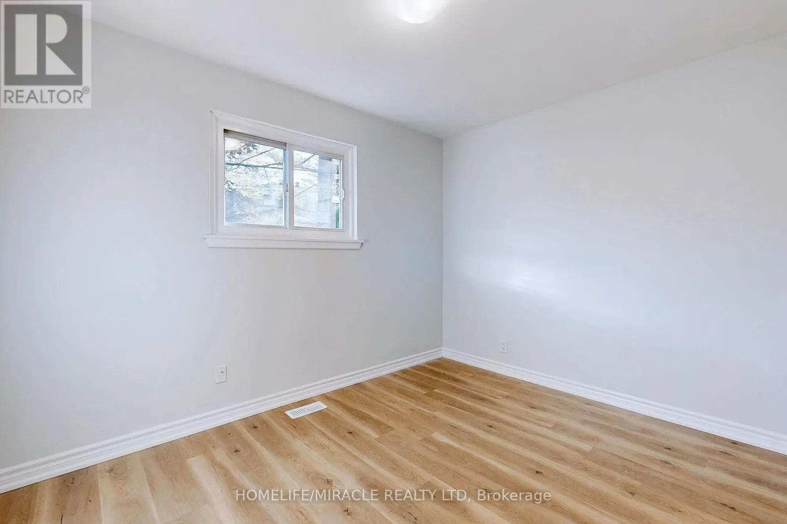 MAIN FLOOR - 253 WILSON ROAD N