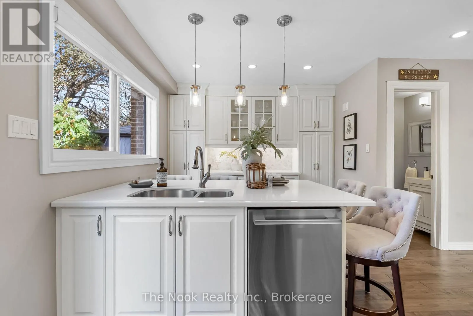 648 BERWICK CRESCENT