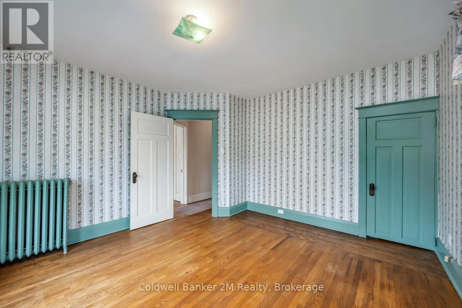 408 SIMCOE STREET N