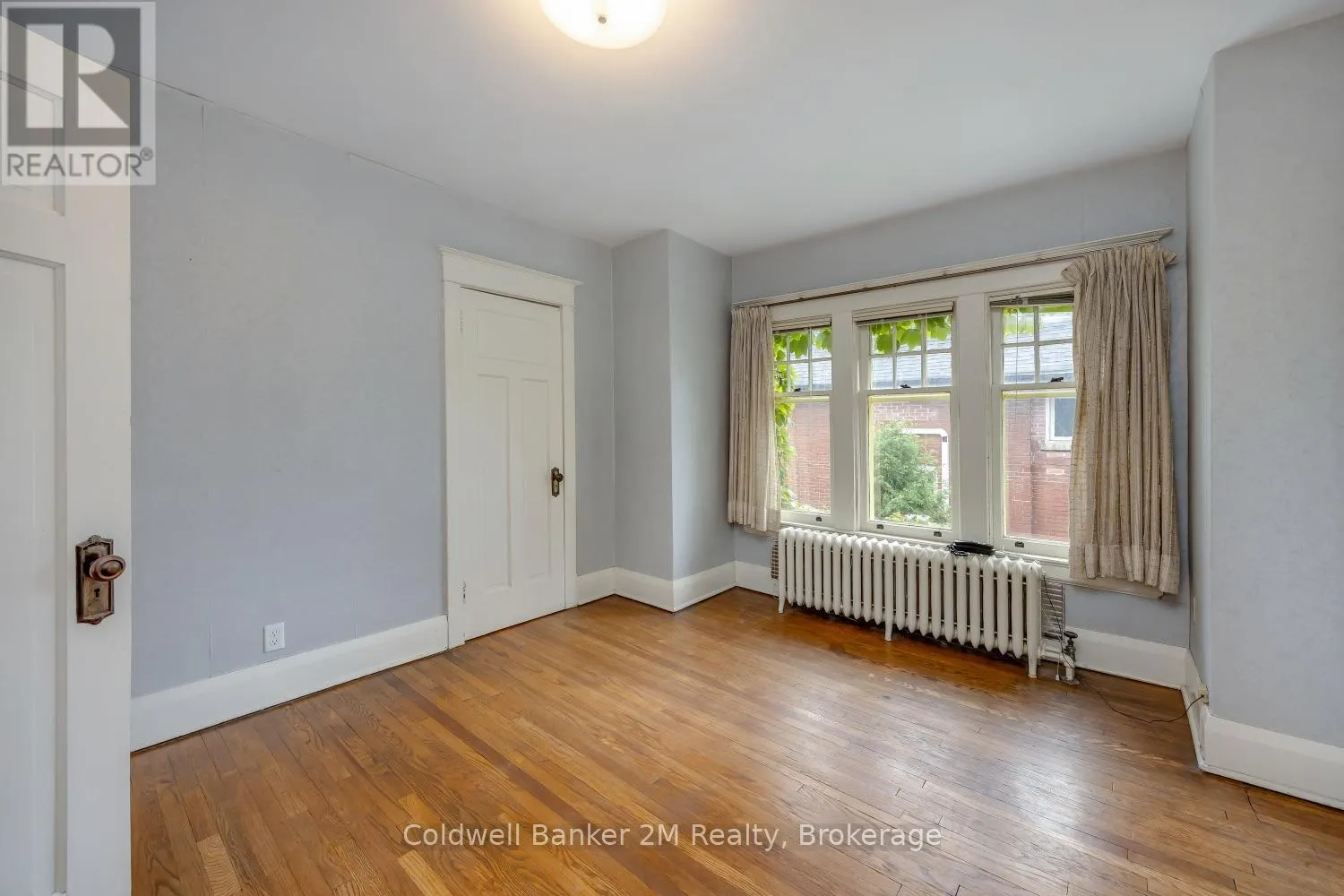 408 SIMCOE STREET N