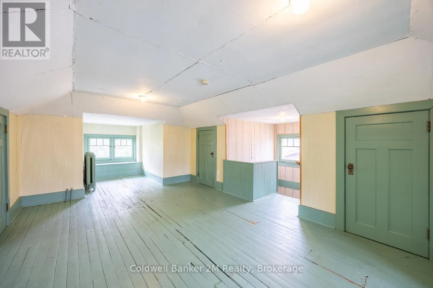 408 SIMCOE STREET N