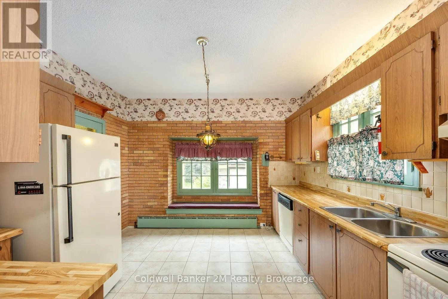 408 SIMCOE STREET N