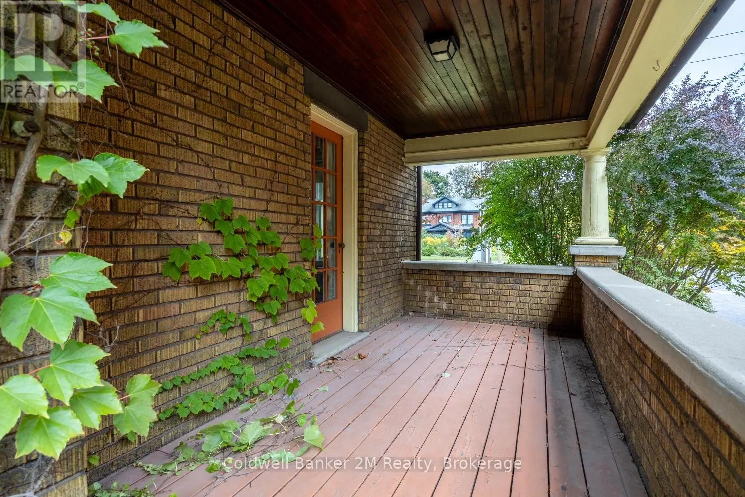 408 SIMCOE STREET N