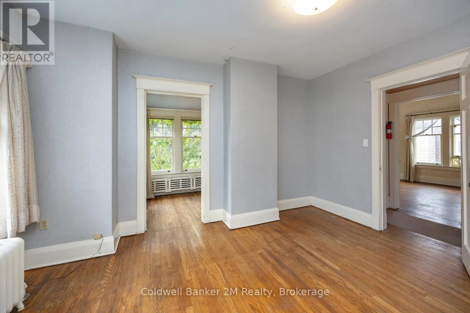 408 SIMCOE STREET N