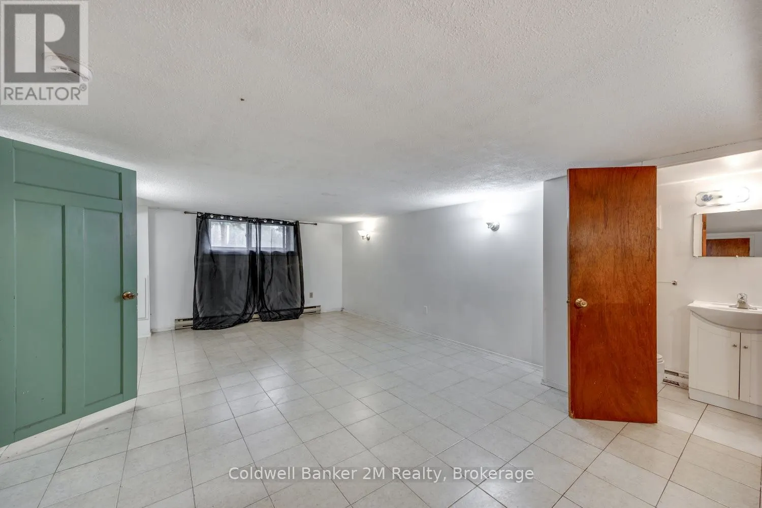 408 SIMCOE STREET N