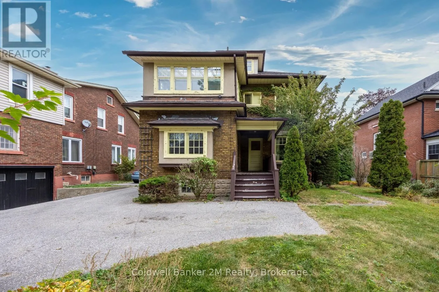 408 SIMCOE STREET N