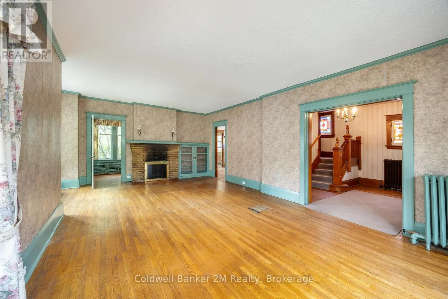 408 SIMCOE STREET N
